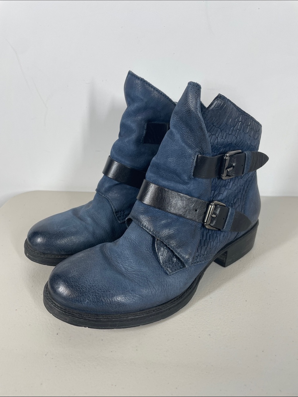 MJUS Blue Leather Ankle Boots Buckle Moto Booties Italy Size 39 Lagenlook Boho